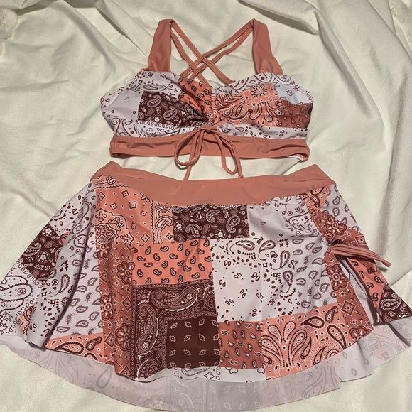 Pastel Pink Lace Bikini with Scalloped Neckline and Bow Detail - Picture 3 of 3